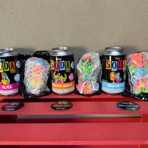 Funko Soda Alice in Wonderland Blacklight Alice Mad Hatter Queen Funko Exclusive